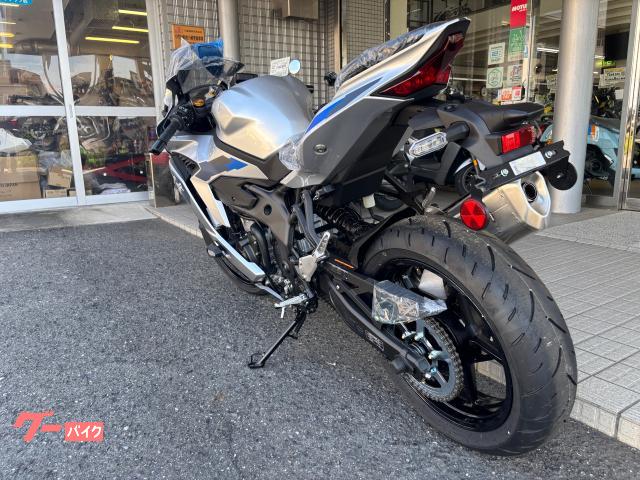 在庫セール品 カワサキ Ninja ZX－4R SE 2027年モデル シルバー 新車