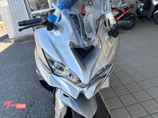 カワサキ Ninja ZX－4R SE 2027年モデル シルバー 新車