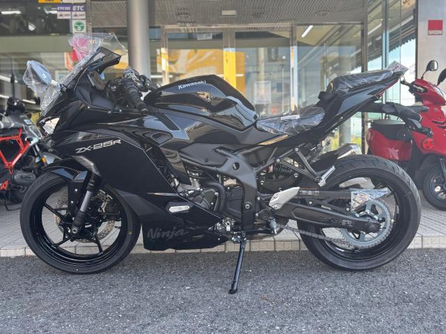 カワサキ Ninja ZX－25R SE 2027年モデル ブラック