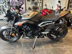 ＴＲＩＵＭＰＨ　ストリートトリプルＲＳ