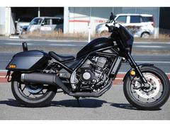ホンダ　レブル１１００Ｔ　大型フロントカウル・サドルバッグ・別体式ＥＴＣ・グリップヒーター標準装備