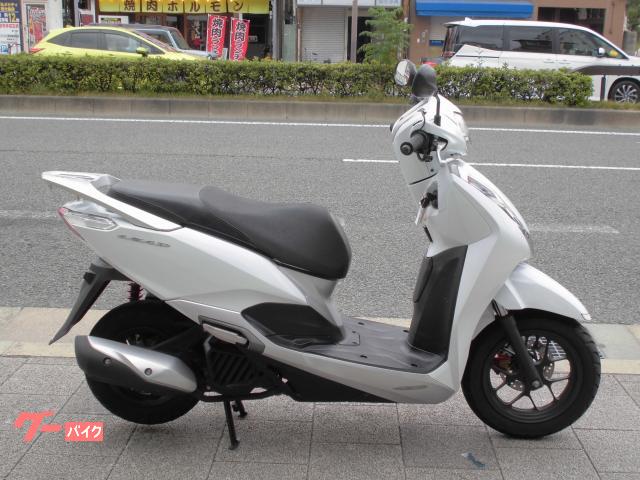 リード１２５　　　２０１８年モデル　ホットグリップ付き　ホワイトカラー　ヘルメット二つ収納