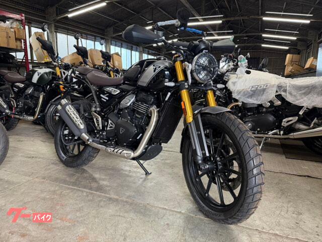 スクランブラー４００Ｘ　ファントムブラック／シルバーアイス　登録済み未使用車