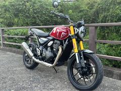 ＴＲＩＵＭＰＨ　スピード４００　カーニバルレッド　登録済未使用車