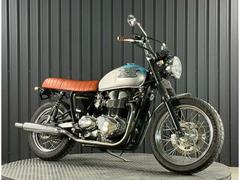 ＴＲＩＵＭＰＨ　ボンネビル　キャブレターモデル　アナログメーター　フェンダーレス　ＵＳＢポート