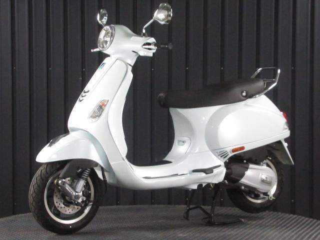 骨董品　白 VESPA 125 LEDヘッドライトモデル CBS 国内未発売