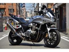ホンダ　ＣＢ１３００Ｓｕｐｅｒ　ボルドール　ワイバンチタンフルエキ　ストライカーバックステップ他