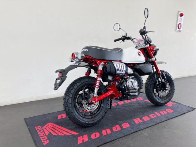 【 お買得品】ホンダ モンキー125 \r
純正リアフェンダーテールランプウイン… 8701559B3024062900206.jpg