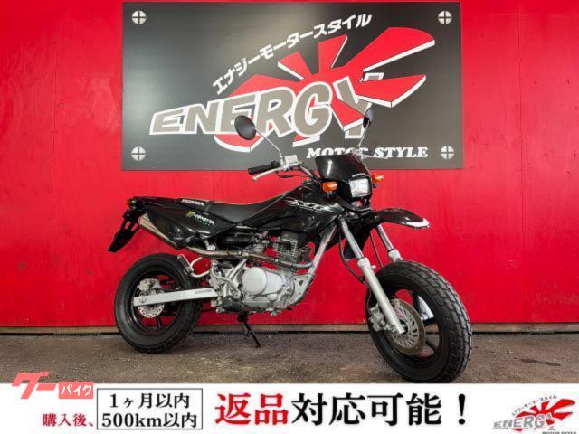 ＸＲ１００　モタード　２００５年式　ＪＭＣＡ公認フルエキマフラー　キャブレター　ヘルメットホルダー　新品バッテリー