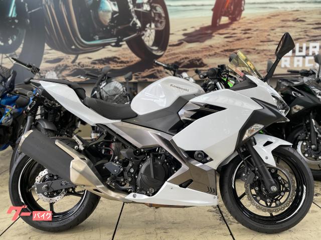 Ｎｉｎｊａ　４００　ホワイト　ＥＴＣ　エンジンスライダー　フェンダーレス　トリックスターバックステップ　純正スペアキー付属
