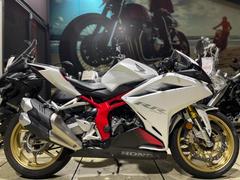 ホンダ　ＣＢＲ２５０ＲＲ　ホワイト　ゴールドホイールモデル　ノーマル車両　エンジンスライダー　マルチバー　純正スペアキー付属