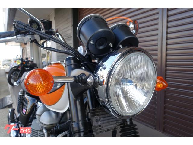 TRIUMPH ボンネビルT100 パールホワイト＆タンジェリン