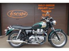 ＴＲＩＵＭＰＨ　ボンネビルＴ１００　７９０ｃｃエンジン　ＴＯＧＡクラシックマフラー　グラブバー　センタースタンド