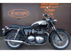 ＴＲＩＵＭＰＨ　ボンネビル　カスタムペイント　ＴＯＧＡクラシックマフラー　前後ブロックタイヤ