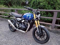 ＴＲＩＵＭＰＨ　スピード４００　カスピアンブルー／ストームグレイ　登録済未使用車