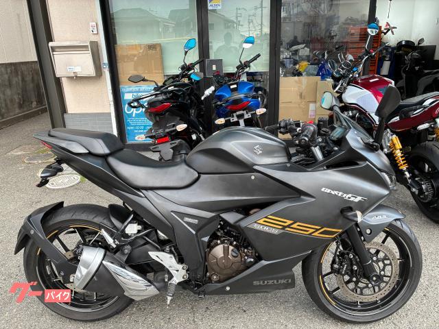 ＧＩＸＸＥＲ　ＳＦ　２５０　電源・マウントバー・メットホルダー付き