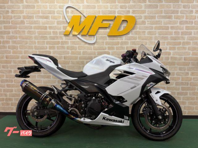 Ｎｉｎｊａ　４００　ＥＴＣ搭載　マフラーＢＥＥＴフルエキ　ステップＢＥＥＴ　ミラーナポレオン　ＵＳＢ　マルチバー　カメラ前後　エン