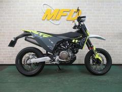 ＨＵＳＱＶＡＲＮＡ　７０１スーパーモト　オプション前後ウインカー　ＡＫＲＡＰＯＶＩＣマフラー