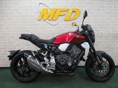 ホンダ　ホンダ　ＣＢ１０００Ｒ　エンジンガード　シフター・ＥＴＣ・グリップヒーター標準装備