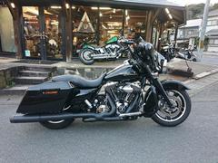 ＨＡＲＬＥＹ−ＤＡＶＩＤＳＯＮ　ＦＬＨＸ　ストリートグライド　スクリーミンイーグル２５５カム装備　萬場バックギア装備　バンスハインズマフラー　ローダウン仕様