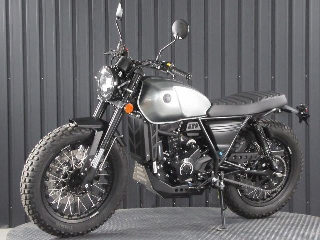 MUTT DRK－01 250 水冷エンジンモデル ダーク