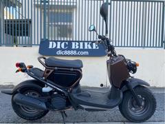 ホンダ　ズーマー　ＦＩ　２０１０年モデル　Ｆタイヤ新品　シート新品張替え　シート下ＢＯＸ付き　サイドスタンド付き