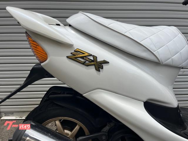 ホンダ ライブDio ZX 2型規制前 前後タイヤ新品 エナメルシート ホンダ ライブDio ZX 2型規制前 前後タイヤ新品 エナメルシート