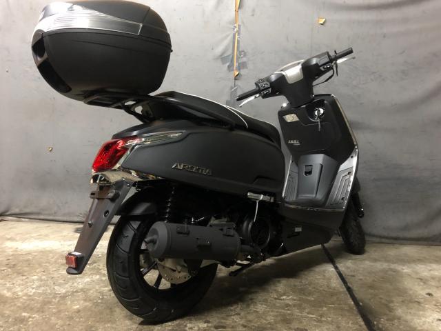 KYMCO アローマ150 マットブラック特別仕様車 リアボックス