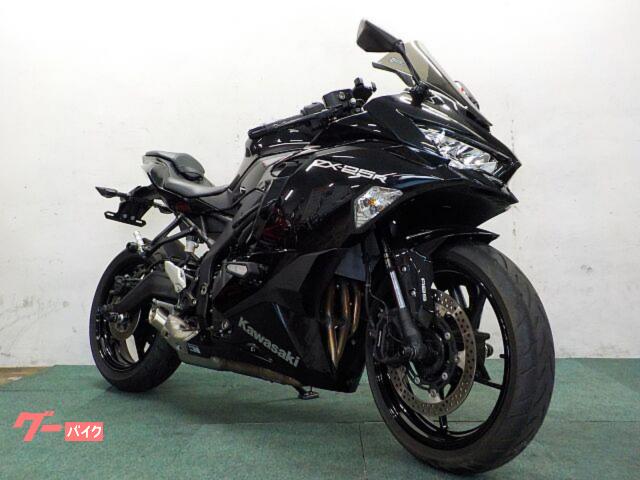Ｎｉｎｊａ　ＺＸ−２５Ｒ　２０２１年式モデル　スマホホルダー　純正ＯＰエンジンスライダー　ヘルメットロック　スクリーンカスタム