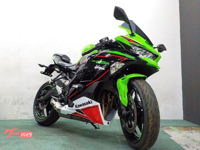 Ｎｉｎｊａ　ＺＸ−２５Ｒ　ＳＥ　ＥＴＣ装備　ＵＳＢポート　スクリーンカスタム　クイックシフター　純正スペアキーカバー付き