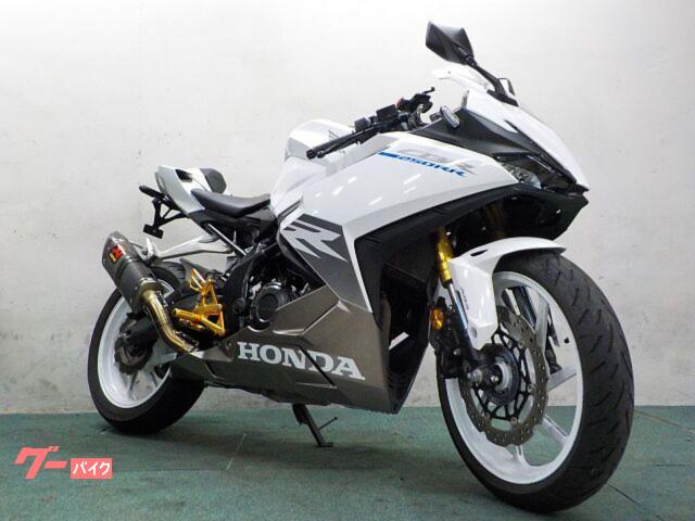 ＣＢＲ２５０ＲＲ　２０２３年式モデル　バックステップ　シングルシート　マフラーカスタム　フェンダーレス　オールホワイト