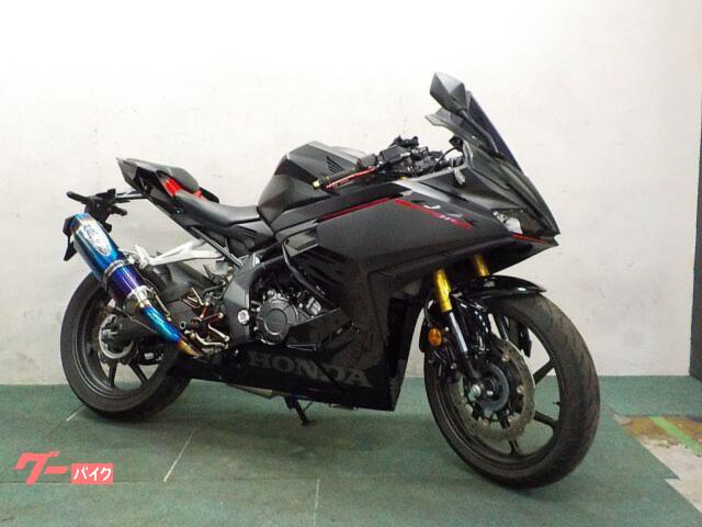 ＣＢＲ２５０ＲＲ　クイックシフター　ＢＥＥＴ製フルエキマフラー　ＵＳＢポート　バックステップ　スクリーン　スマホホルダー