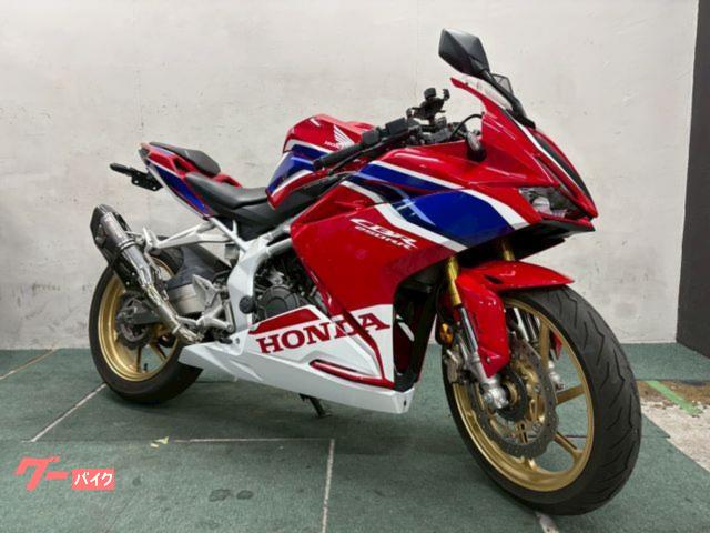 ＣＢＲ２５０ＲＲ　クイックシフター　トリックスターＩＫＡＺＵＴＩマフラー　スマホホルダー　Ｃタイプ電源　ヘルメットホルダー