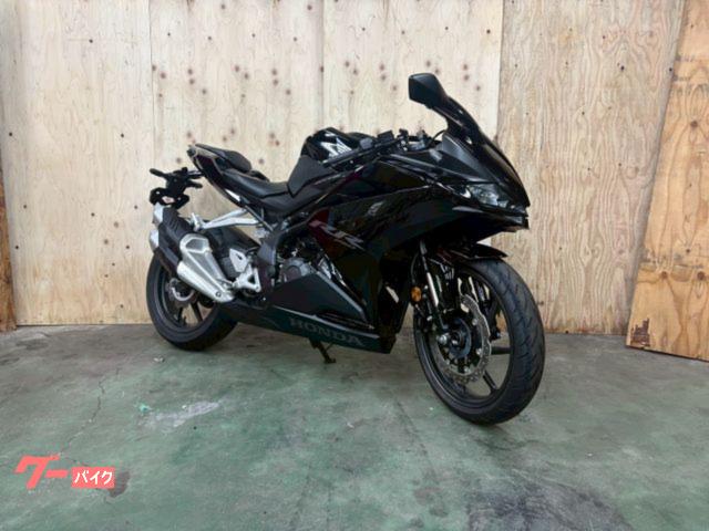 ＣＢＲ２５０ＲＲ　クイックシフター　マルチバー　ＵＳＢ電源　スモークシールド　フロント・ウィング　ＡＢＳ　スロットルバイワイヤ