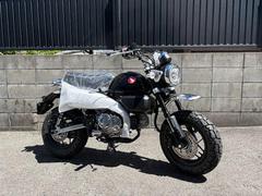 ホンダ　モンキー１２５　シーンシルバーメタリック　現行最新モデル　５速ミッション　空冷４ストロークエンジン