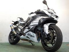 カワサキ　Ｎｉｎｊａ　ＺＸ−４Ｒ　ＳＥ　２０２５年モデル　ビームスマフラー　純正スペアキー　マルチバー　タンクパッド　販売店保証付き