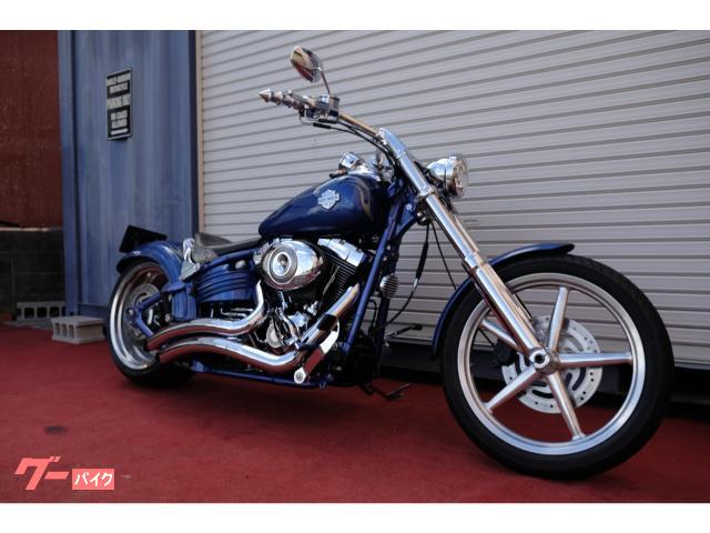 ＦＸＣＷＣ　ソフテイルロッカーＣ・Ｖ＆Ｈ製ビッグラディウスマフラー・社外ＬＥＤヘッドライト・ＥＴＣ２．０・販売店保証あり