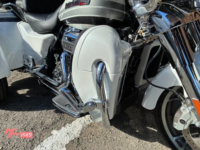 HARLEY－DAVIDSON CVO FLHTCUTGSE トライ