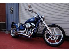 ＨＡＲＬＥＹ−ＤＡＶＩＤＳＯＮ　ＦＸＣＷＣ　ソフテイルロッカーＣ・Ｖ＆Ｈ製ビッグラディウスマフラー・社外ＬＥＤヘッドライト・ＥＴＣ２．０・販売店保証あり