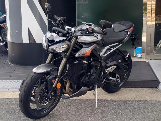 ストリートトリプルRS 純正オプション多数