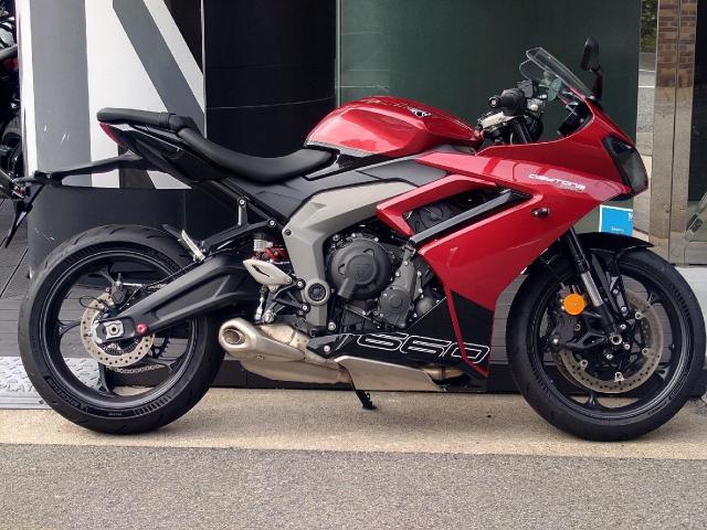 デイトナ660 クイックシフター エンジンカバー スタンドボビン