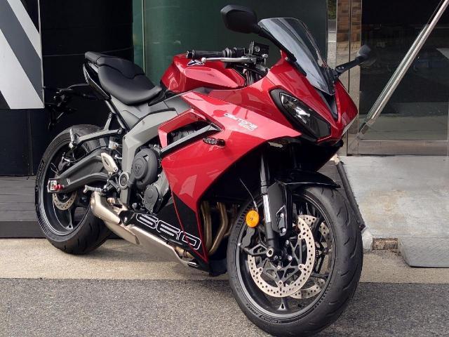 デイトナ660 クイックシフター エンジンカバー スタンドボビン