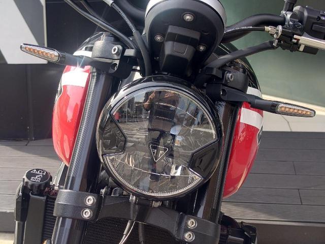 トライデント660 クイックシフター クルーズコントロール標準装備 シーケンシャルウィンカー エンジンカバー付