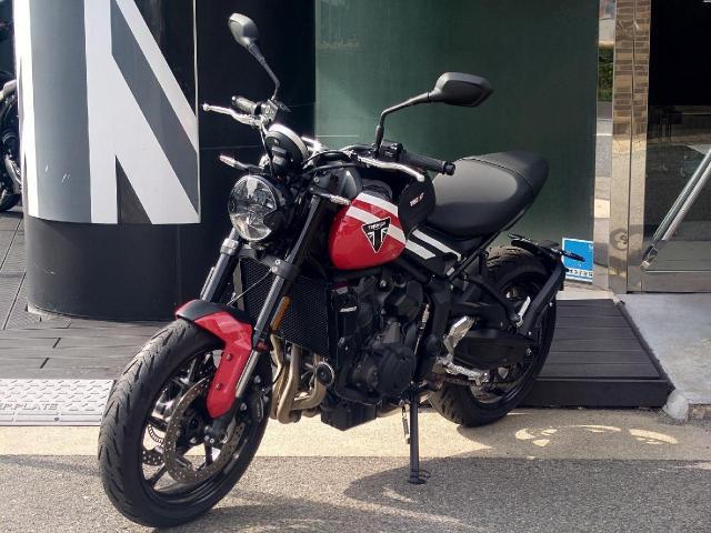 トライデント660 クイックシフター クルーズコントロール標準装備 シーケンシャルウィンカー エンジンカバー付