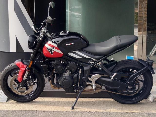 トライデント660 クイックシフター クルーズコントロール標準装備 シーケンシャルウィンカー エンジンカバー付