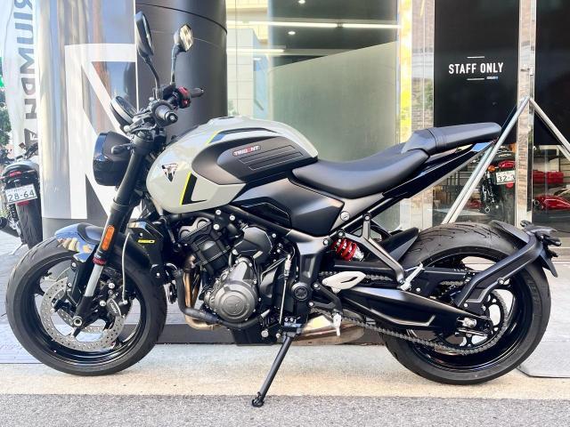 トライデント660 ストーングレー 2026年モデル 新車