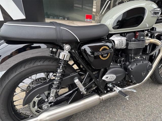 ボンネビルT100 2026年モデル新型 ストーングレー エンジンドレッサーバー装着済