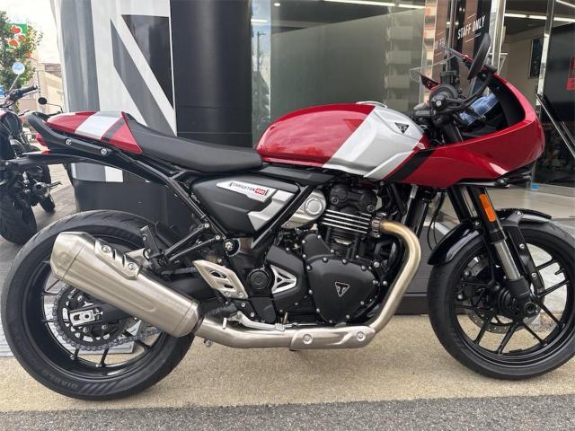 スラクストン400  カーニバルレッド／ストームグレー 2026年モデル新車