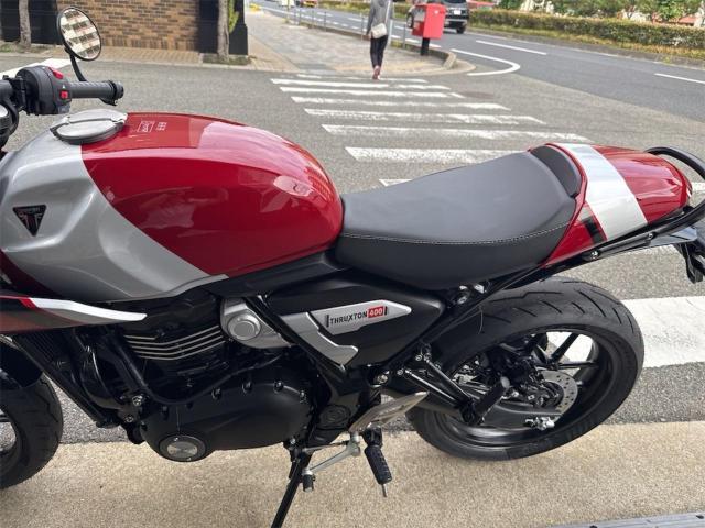 スラクストン400  カーニバルレッド／ストームグレー 2026年モデル新車