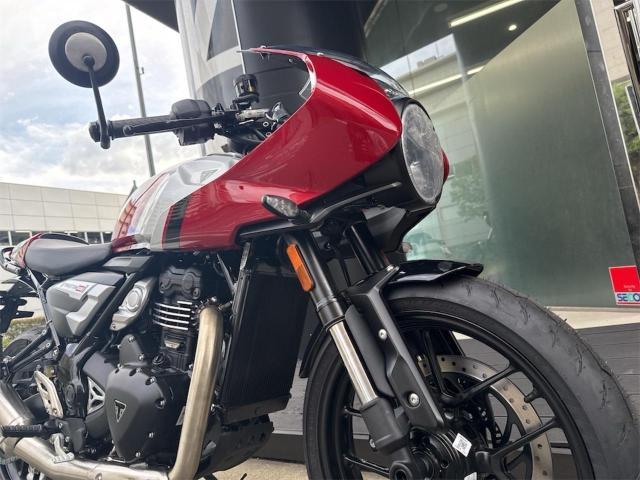 スラクストン400  カーニバルレッド／ストームグレー 2026年モデル新車